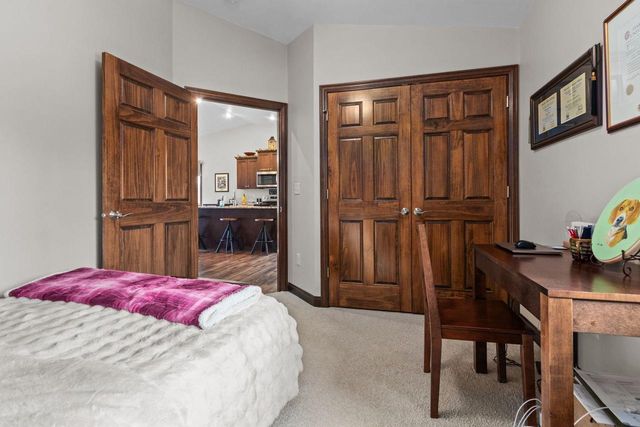 1054 W WILLIS WAY, Appleton, WI 54913