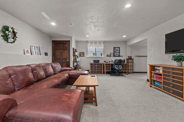 1054 W WILLIS WAY, Appleton, WI 54913