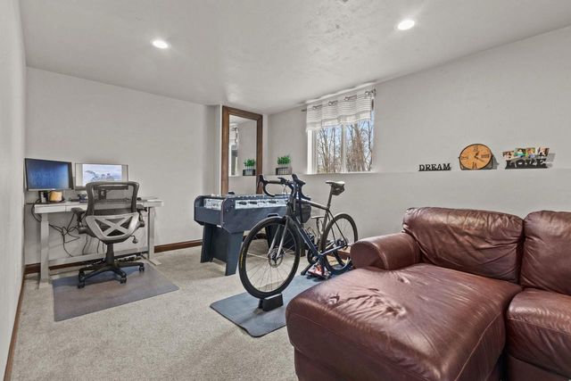 1054 W WILLIS WAY, Appleton, WI 54913