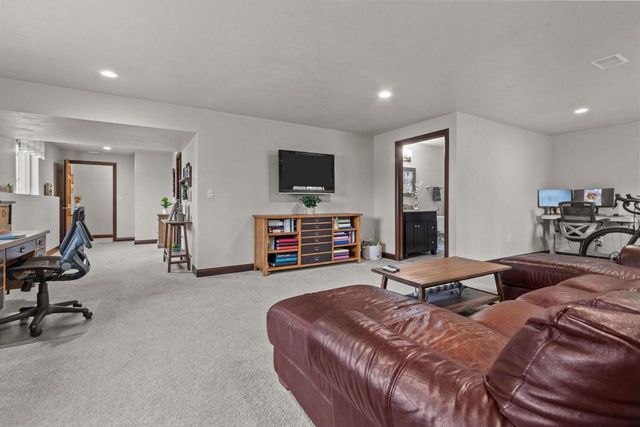 1054 W WILLIS WAY, Appleton, WI 54913