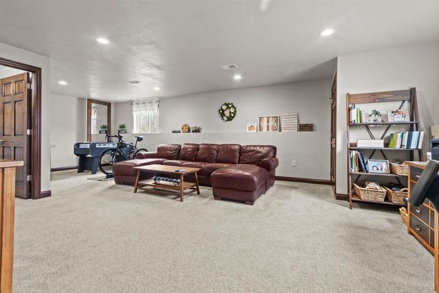 1054 W WILLIS WAY, Appleton, WI 54913