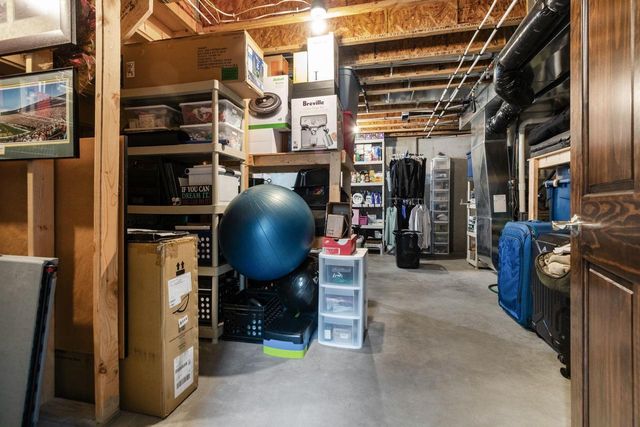 1054 W WILLIS WAY, Appleton, WI 54913