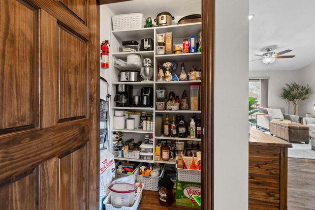 1054 W WILLIS WAY, Appleton, WI 54913