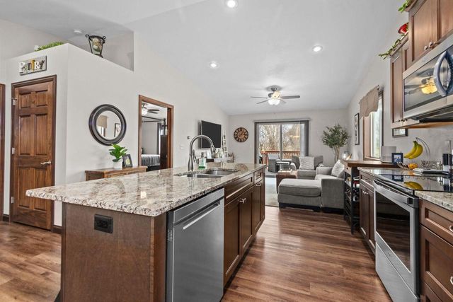 1054 W WILLIS WAY, Appleton, WI 54913