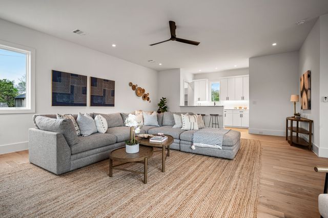 4801 W Hanover Avenue, Dallas, TX 75209