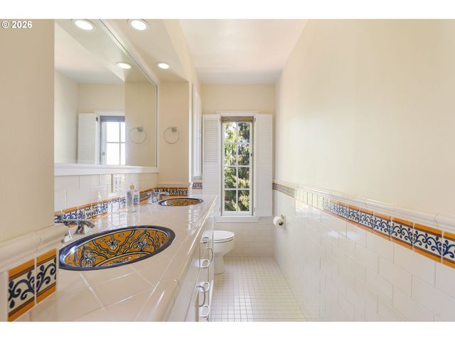 2939 Nw CORNELL Rd, Portland, OR 97210
