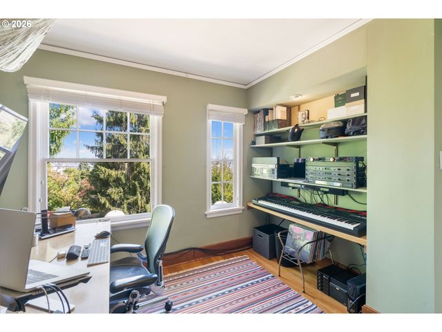 2939 Nw CORNELL Rd, Portland, OR 97210