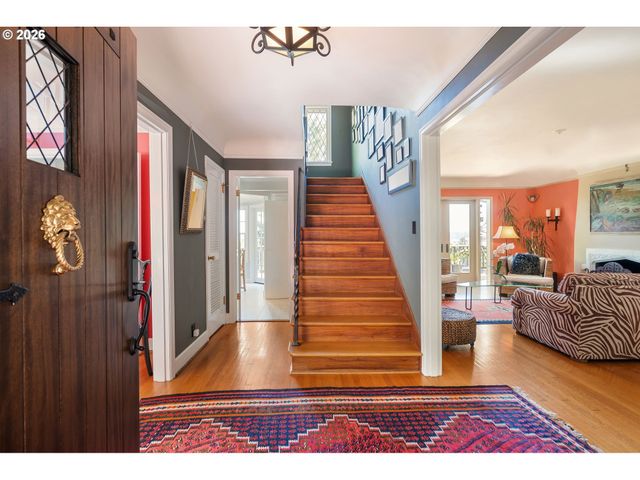 2939 Nw CORNELL Rd, Portland, OR 97210