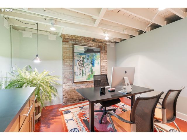 2939 Nw CORNELL Rd, Portland, OR 97210