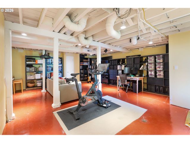 2939 Nw CORNELL Rd, Portland, OR 97210