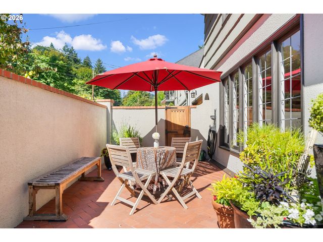 2939 Nw CORNELL Rd, Portland, OR 97210