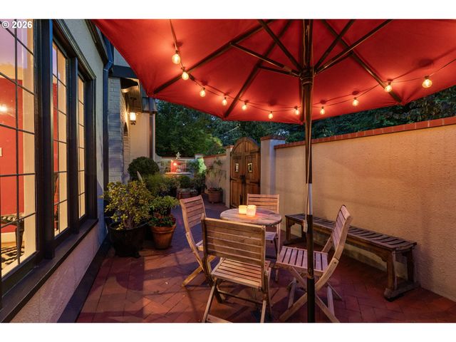 2939 Nw CORNELL Rd, Portland, OR 97210