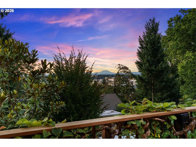 2939 Nw CORNELL Rd, Portland, OR 97210