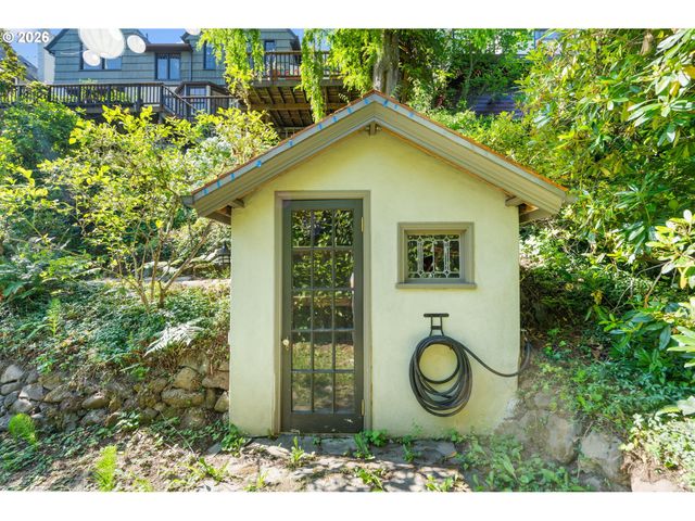 2939 Nw CORNELL Rd, Portland, OR 97210