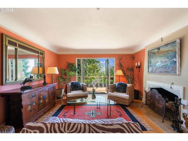 2939 Nw CORNELL Rd, Portland, OR 97210