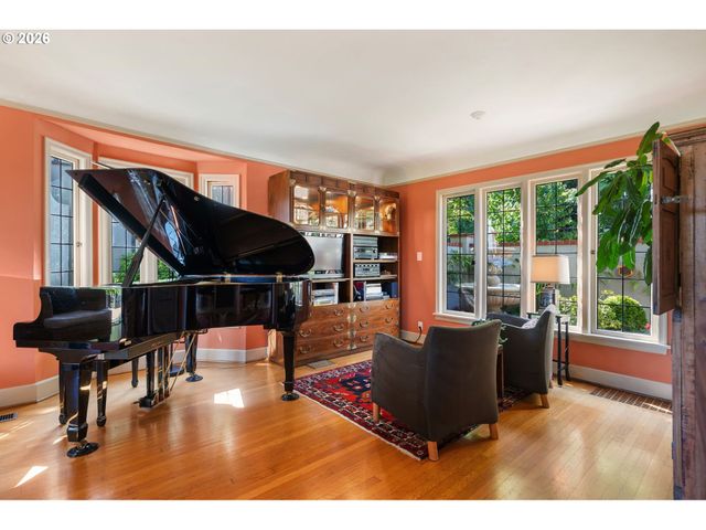 2939 Nw CORNELL Rd, Portland, OR 97210