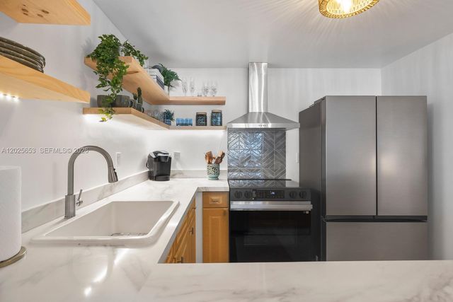 2301 Collins Ave 519, Miami Beach, FL 33139