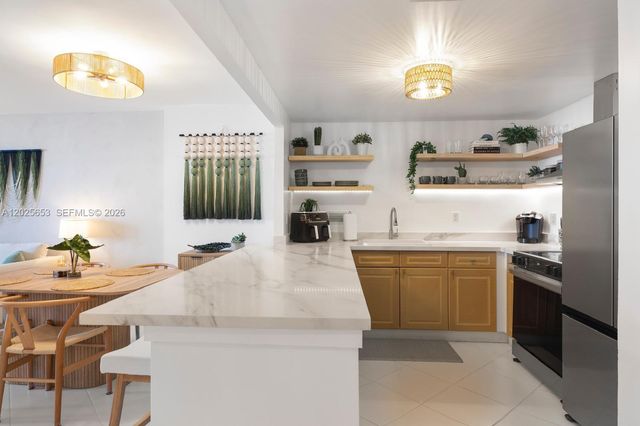 2301 Collins Ave 519, Miami Beach, FL 33139