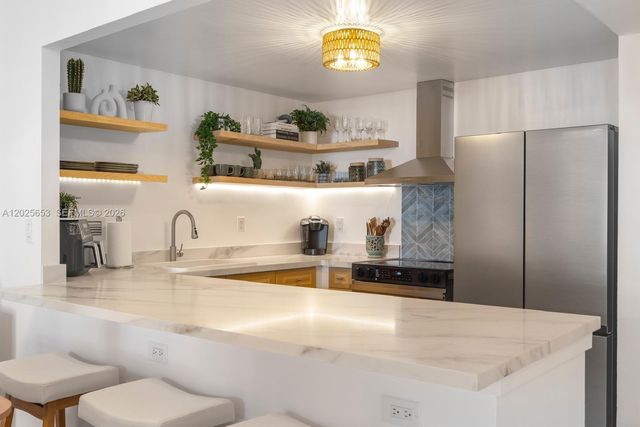 2301 Collins Ave 519, Miami Beach, FL 33139