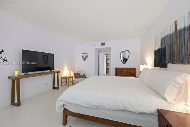 2301 Collins Ave 519, Miami Beach, FL 33139