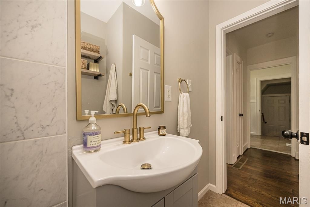 Image 18 of property listing at 609 S Fillmore Avenue, Kirkwood, MO 63122