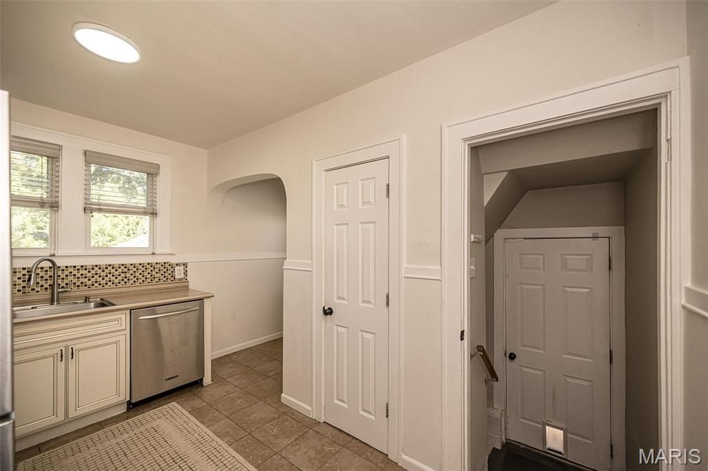Image 23 of property listing at 609 S Fillmore Avenue, Kirkwood, MO 63122