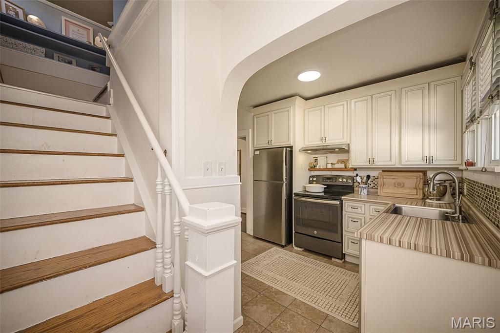Image 26 of property listing at 609 S Fillmore Avenue, Kirkwood, MO 63122