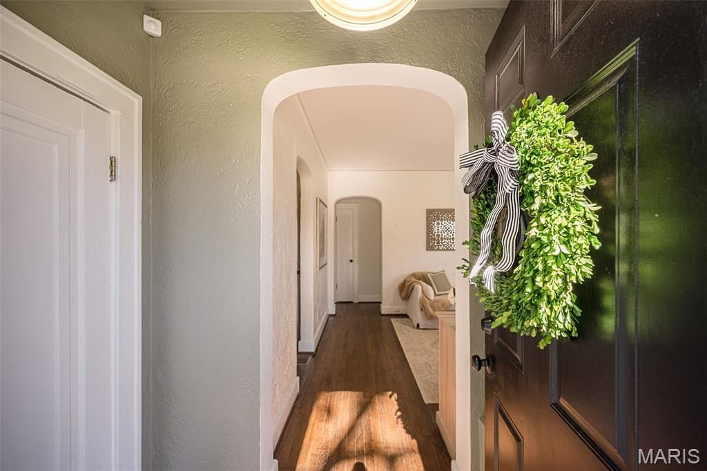 Image 4 of property listing at 609 S Fillmore Avenue, Kirkwood, MO 63122
