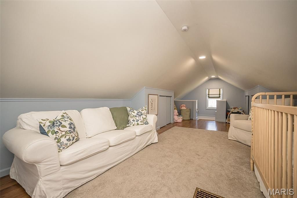 Image 31 of property listing at 609 S Fillmore Avenue, Kirkwood, MO 63122