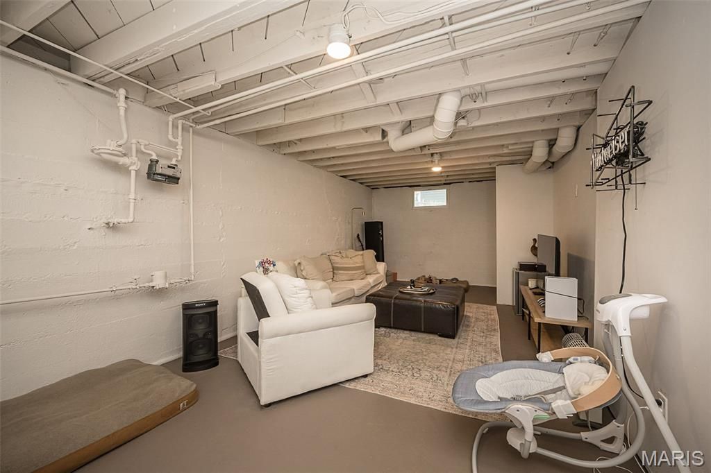 Image 34 of property listing at 609 S Fillmore Avenue, Kirkwood, MO 63122