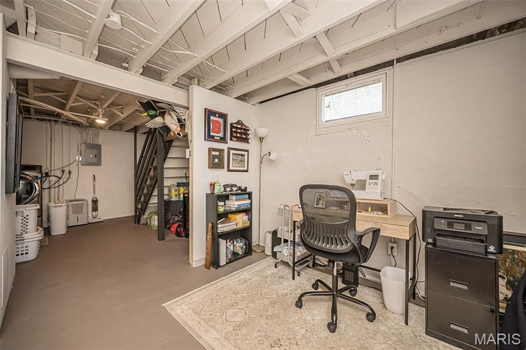 Image 37 of property listing at 609 S Fillmore Avenue, Kirkwood, MO 63122