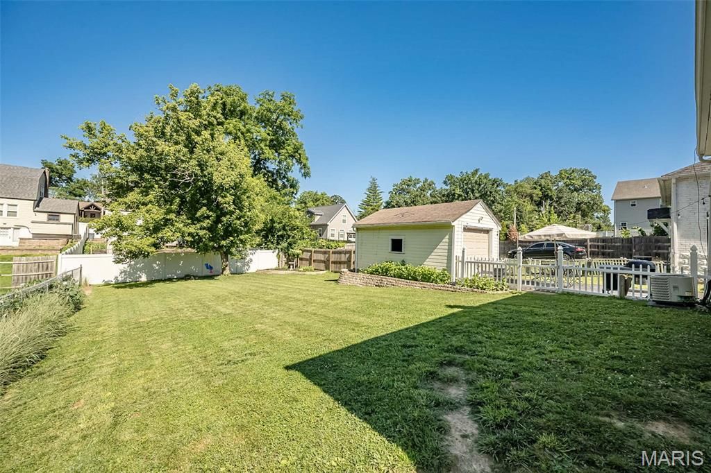 Image 41 of property listing at 609 S Fillmore Avenue, Kirkwood, MO 63122