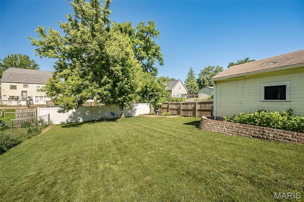 Image 42 of property listing at 609 S Fillmore Avenue, Kirkwood, MO 63122