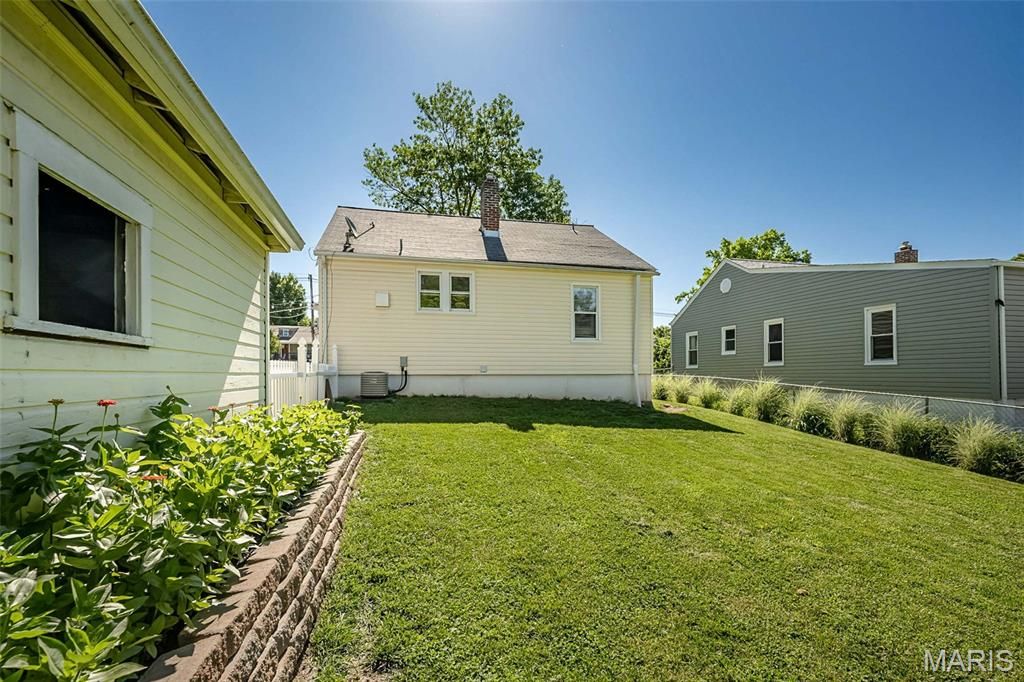 Image 43 of property listing at 609 S Fillmore Avenue, Kirkwood, MO 63122