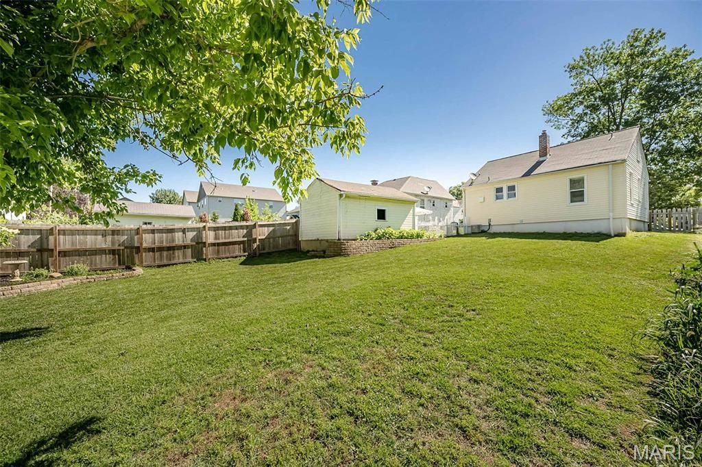 Image 44 of property listing at 609 S Fillmore Avenue, Kirkwood, MO 63122