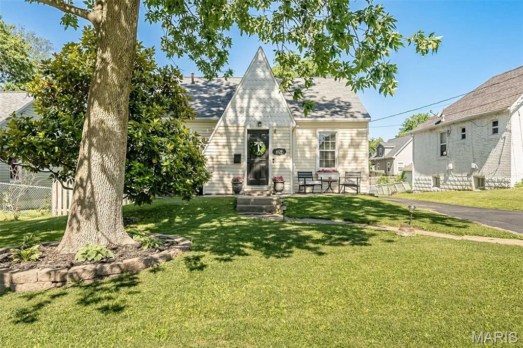 Image 46 of property listing at 609 S Fillmore Avenue, Kirkwood, MO 63122