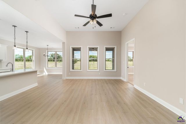 215 Farmland Circle, Perry, GA 31069