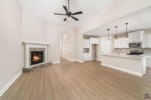 215 Farmland Circle, Perry, GA 31069