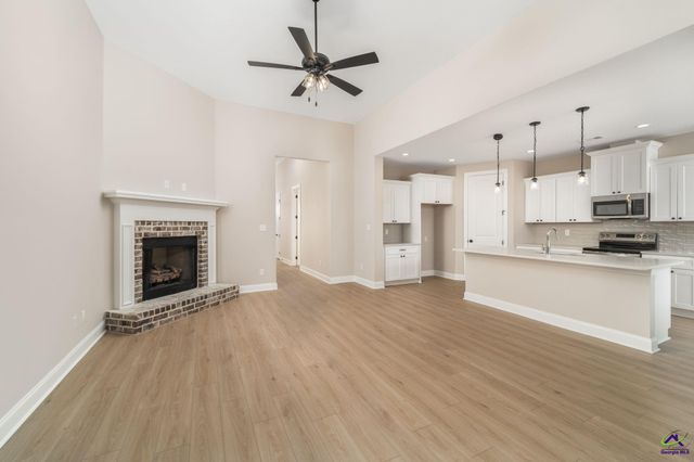 215 Farmland Circle, Perry, GA 31069