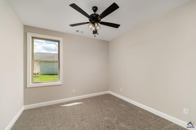215 Farmland Circle, Perry, GA 31069