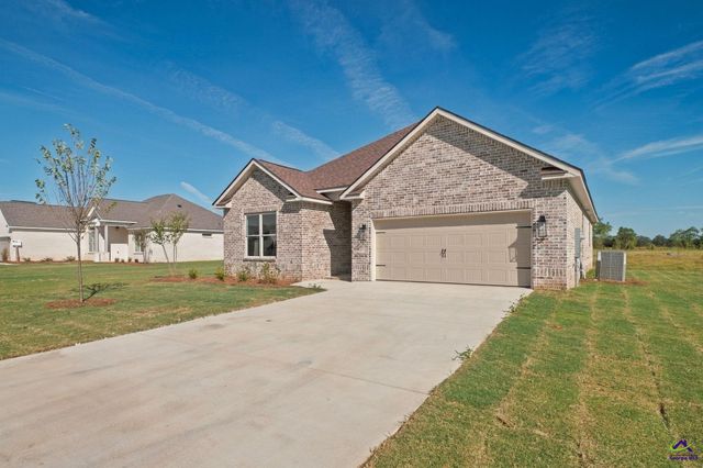 215 Farmland Circle, Perry, GA 31069