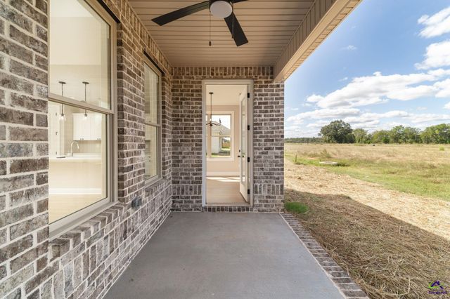 215 Farmland Circle, Perry, GA 31069