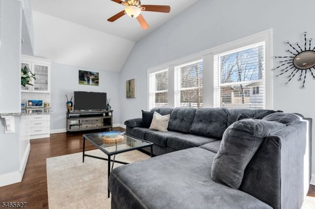 42 Deerfield Rd, Parsippany-troy Hills Twp., NJ 07054
