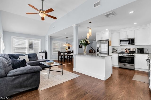 42 Deerfield Rd, Parsippany-troy Hills Twp., NJ 07054