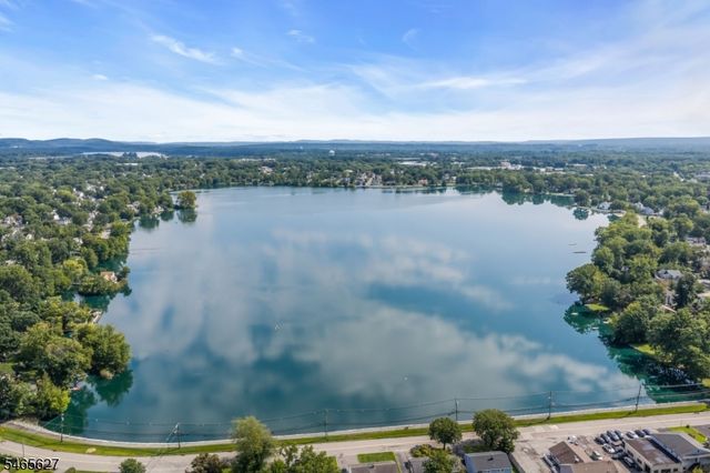 42 Deerfield Rd, Parsippany-troy Hills Twp., NJ 07054