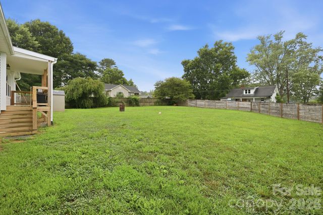 417 Glover Street, Hendersonville, NC 28792