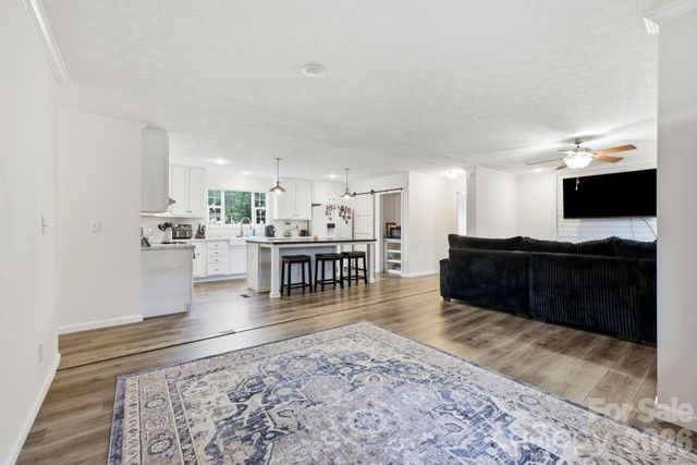 417 Glover Street, Hendersonville, NC 28792