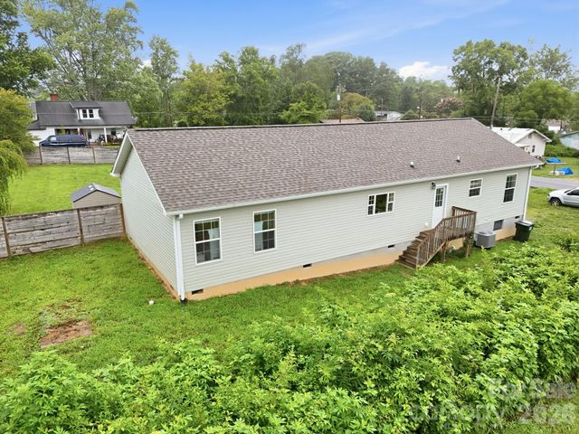 417 Glover Street, Hendersonville, NC 28792