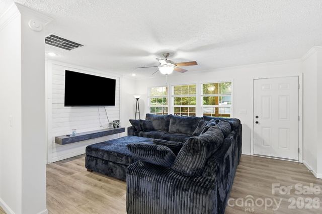 417 Glover Street, Hendersonville, NC 28792