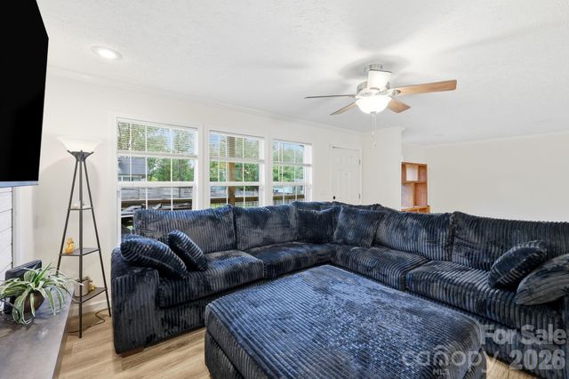 417 Glover Street, Hendersonville, NC 28792